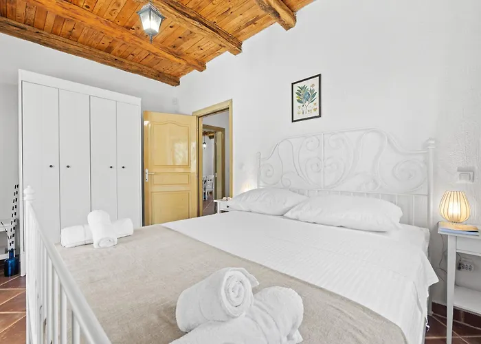 Villa Brioni With Pool By Rentistra