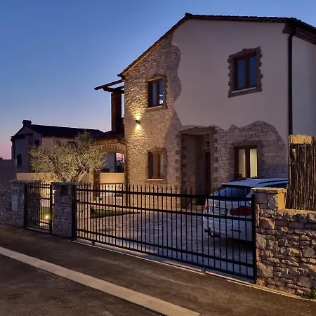 Villa Brioni With Pool By Rentistra Cabrunici Exterior photo