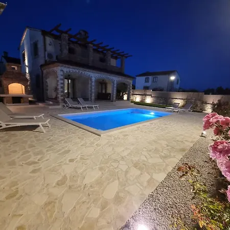 Villa Brioni With Pool By Rentistra Cabrunici Exterior photo