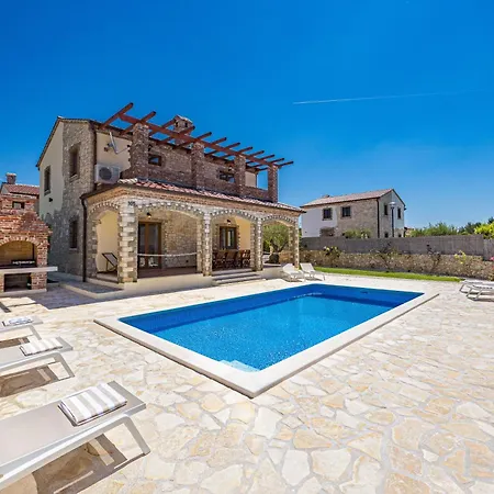 Villa Brioni With Pool By Rentistra Cabrunici Exterior photo