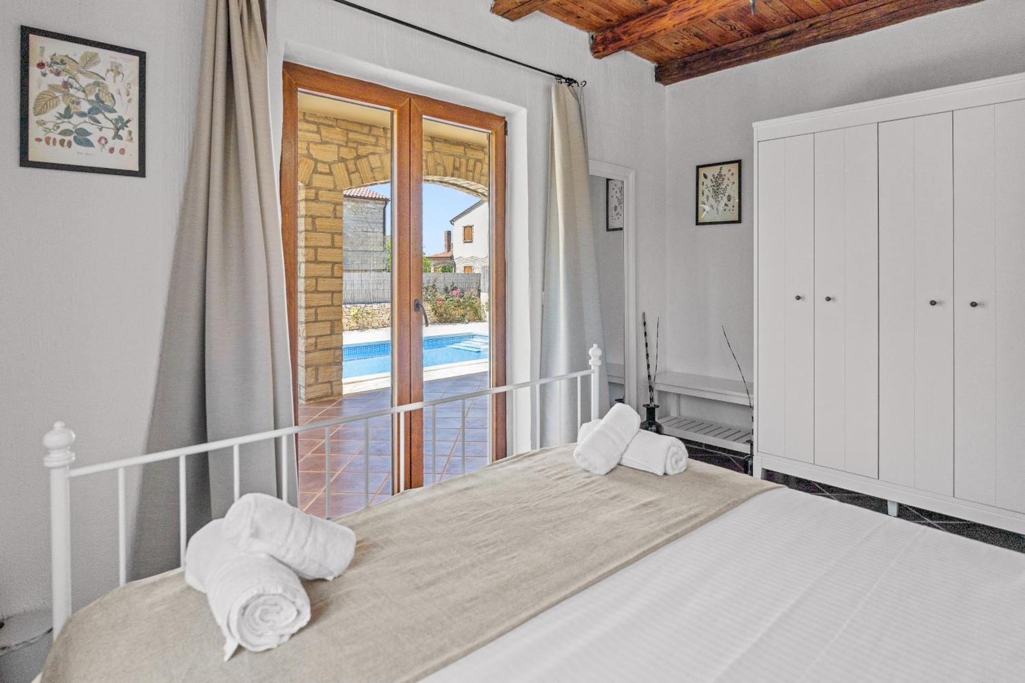 Brioni With Pool By Rentistra Villa *