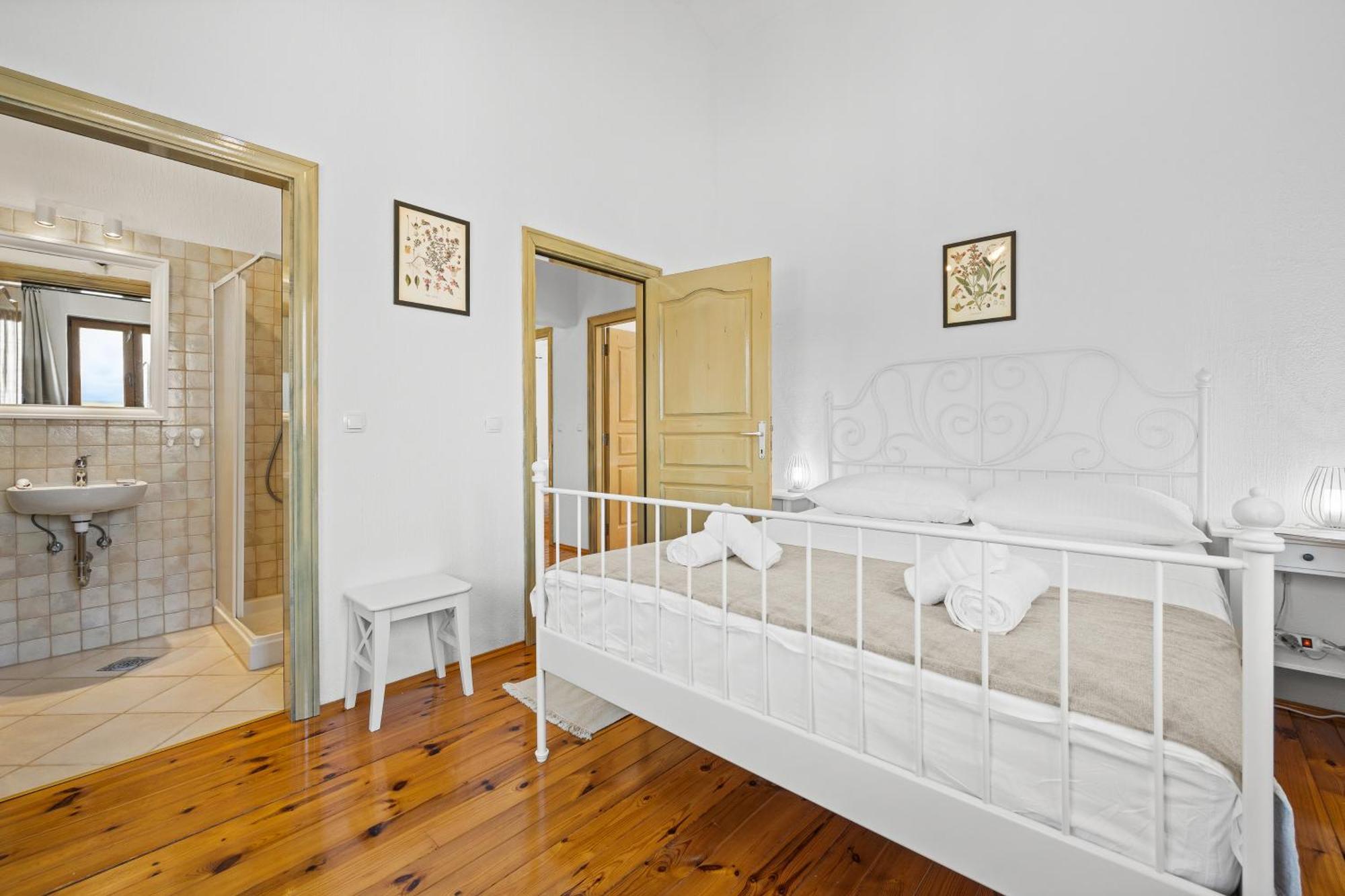 Villa Brioni With Pool By Rentistra Cabrunici