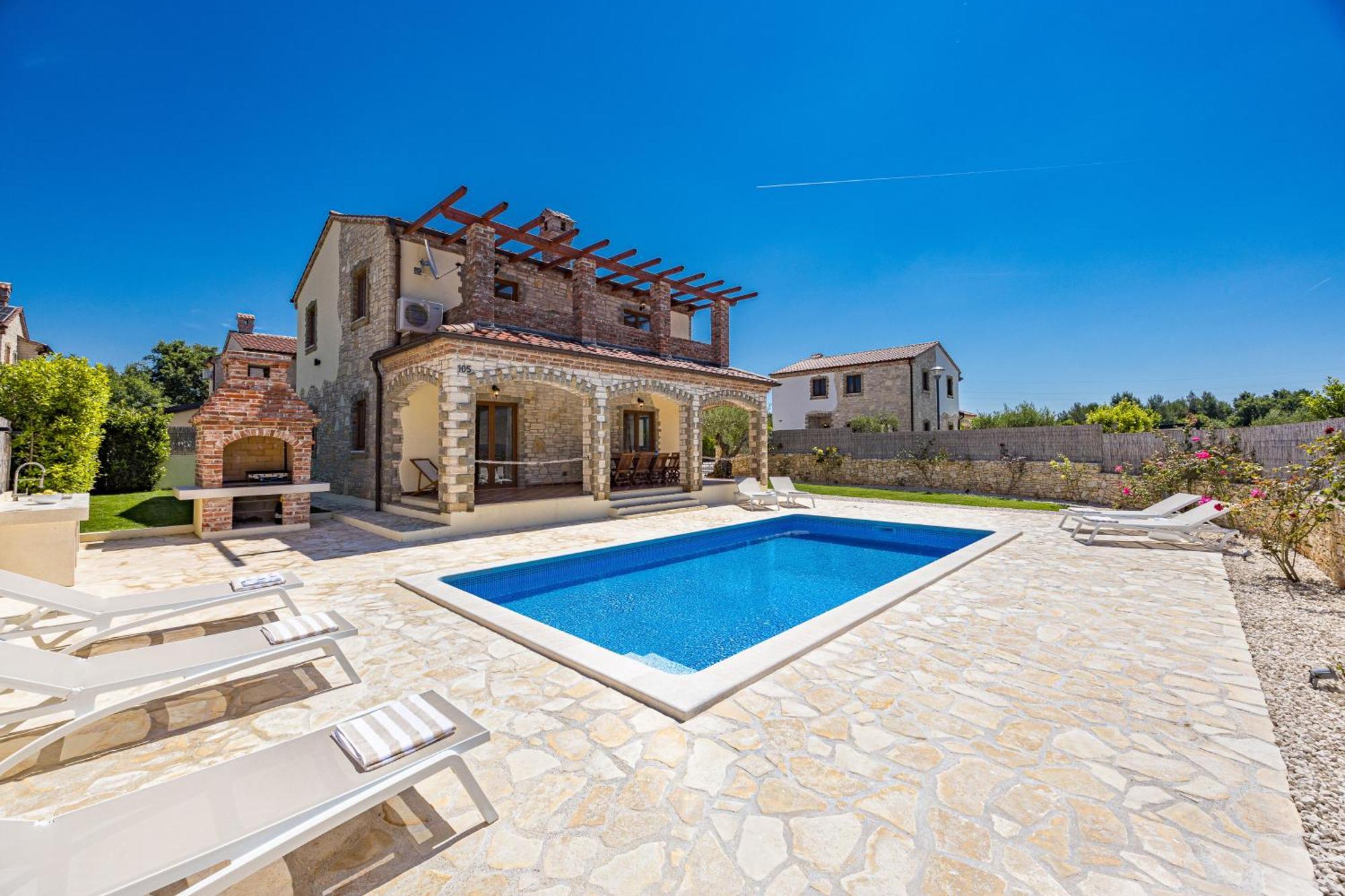 Brioni With Pool By Rentistra *