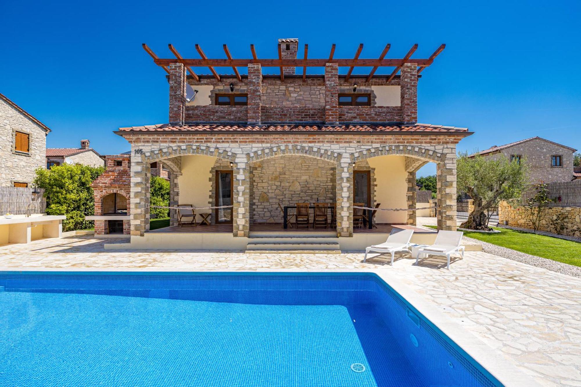 Villa Brioni With Pool By Rentistra *