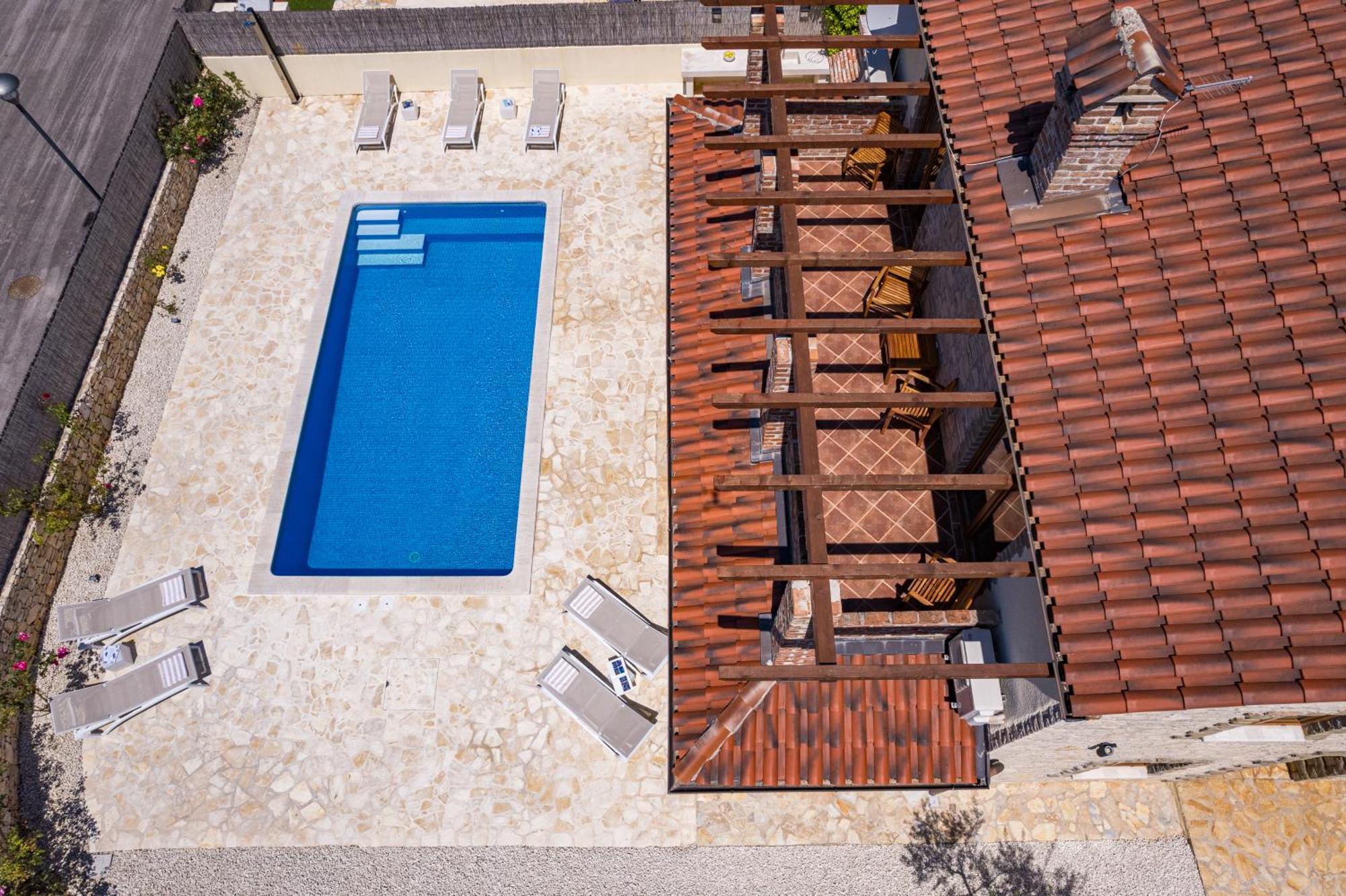 Brioni With Pool By Rentistra Villa *